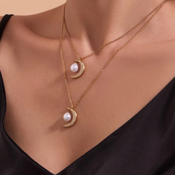 Elegant Gold and Pearl Crescent Necklace - Picture 3 of 5